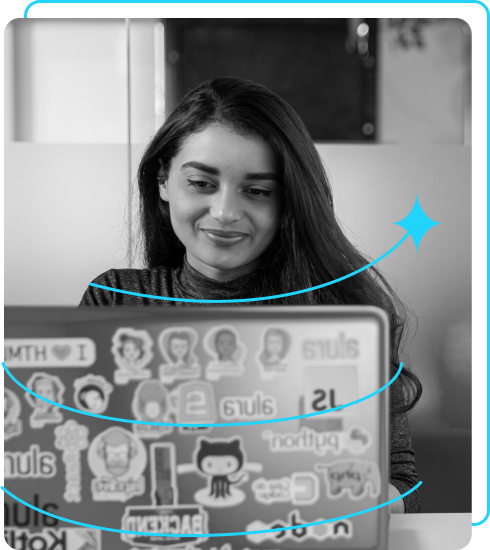 Foto de mulher programando algo